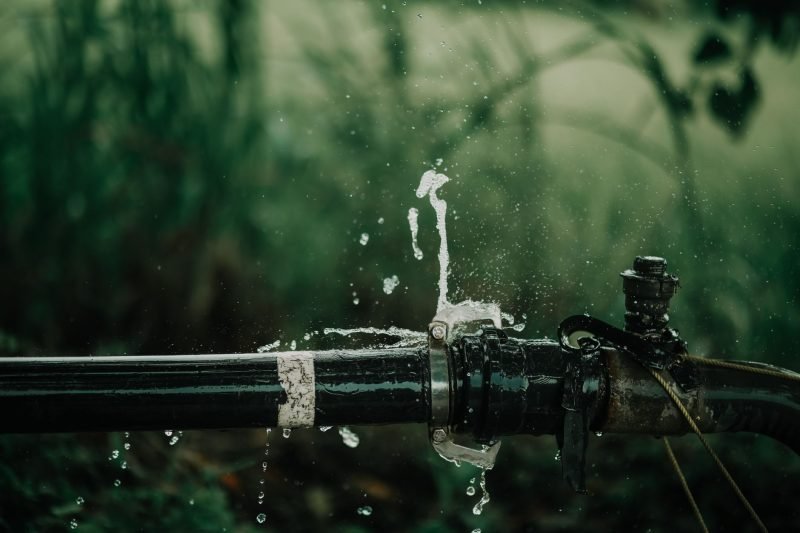 Common Plumbing Problems: What to DIY and When to Call a Pro