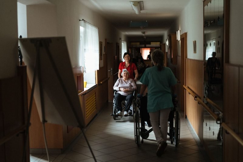 Assisted Living vs Nursing Home vs In-Home Care: How to Choose
